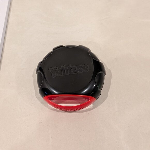 Yahtzee Classic Hasbro Games (00950) - Picture 8 of 8